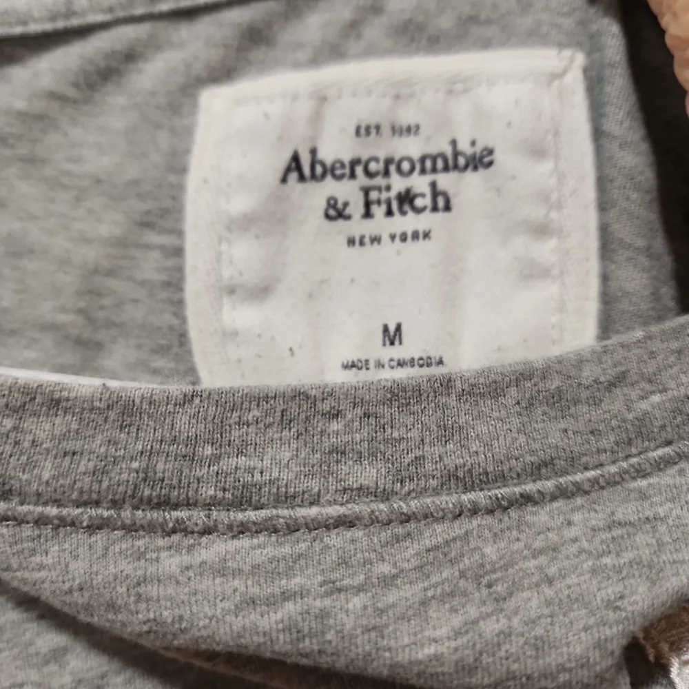 Abercrombie & Fitch women's medium long sleeve pullover logo - Picture 3 of 5